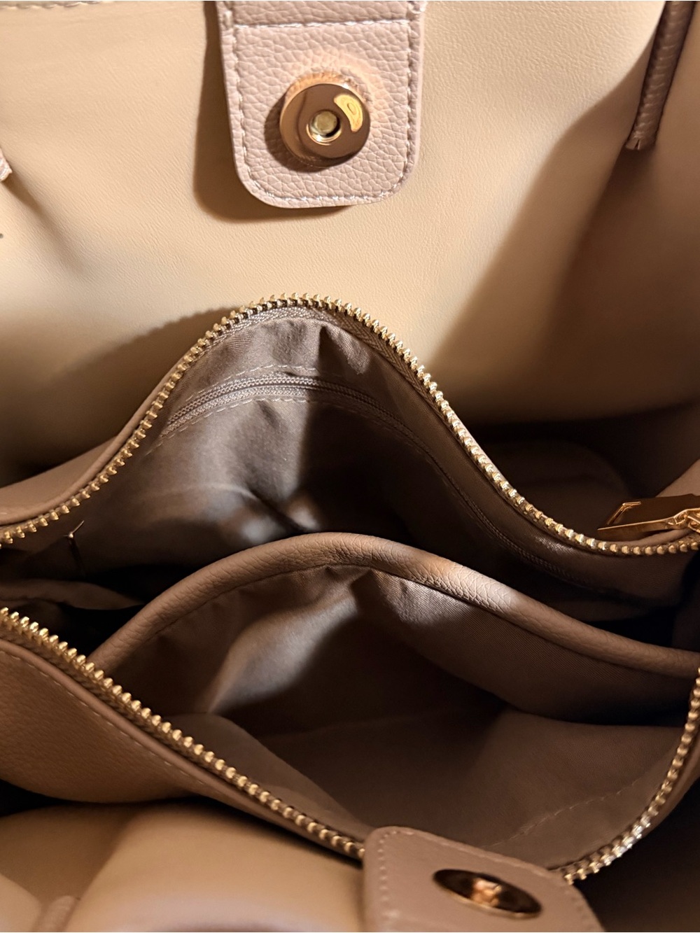 Elegant Women’s Bucket Tote Bag in Soft Beige - Picture 4 of 6